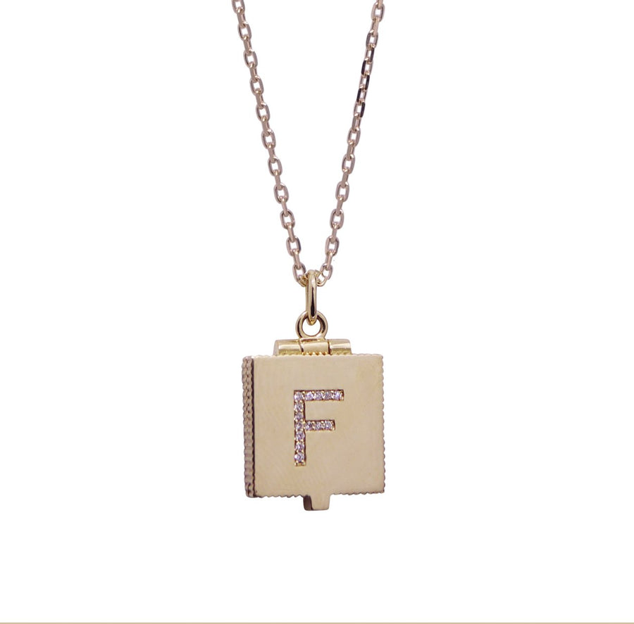 <transcy>Medaljonghalsband Med Diamantbokstav</transcy>