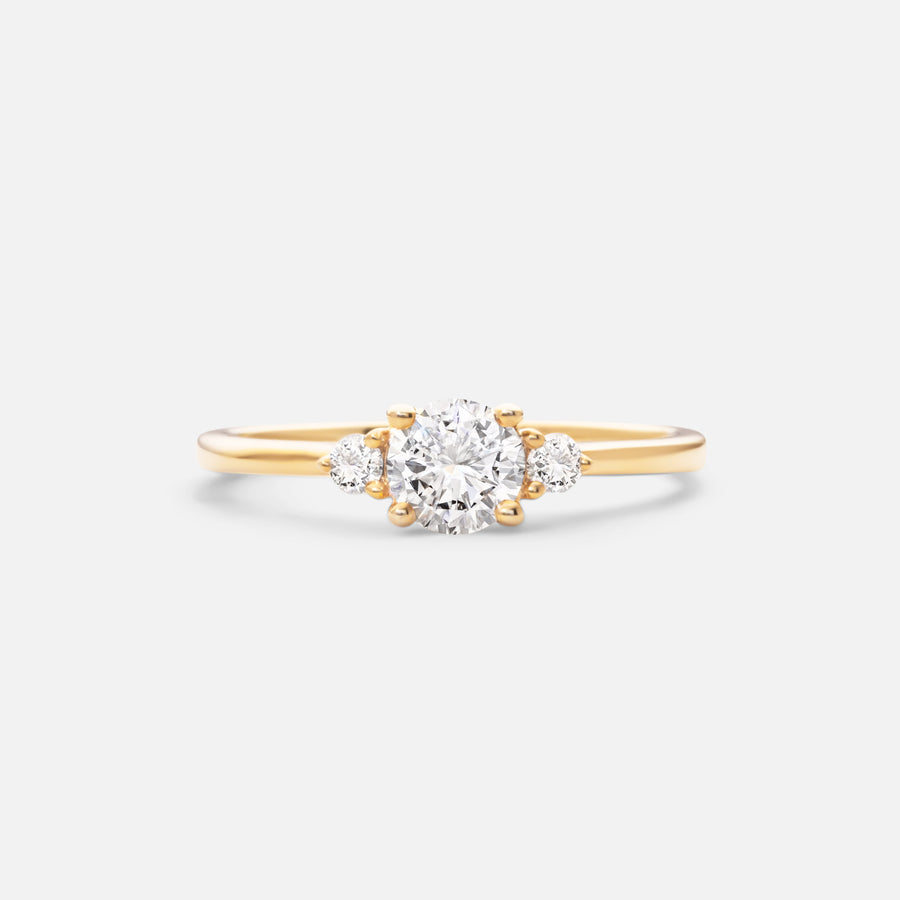 0,4ct Round Side Stone Diamond Ring