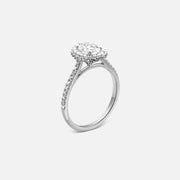 0,7ct ovaler Diamantring mit doppeltem Halo