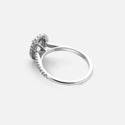 0,7ct ovaler Diamantring mit doppeltem Halo