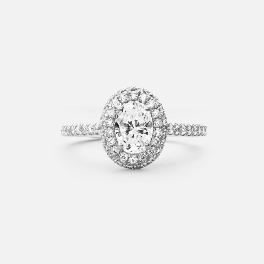 0,7ct ovaler Diamantring mit doppeltem Halo
