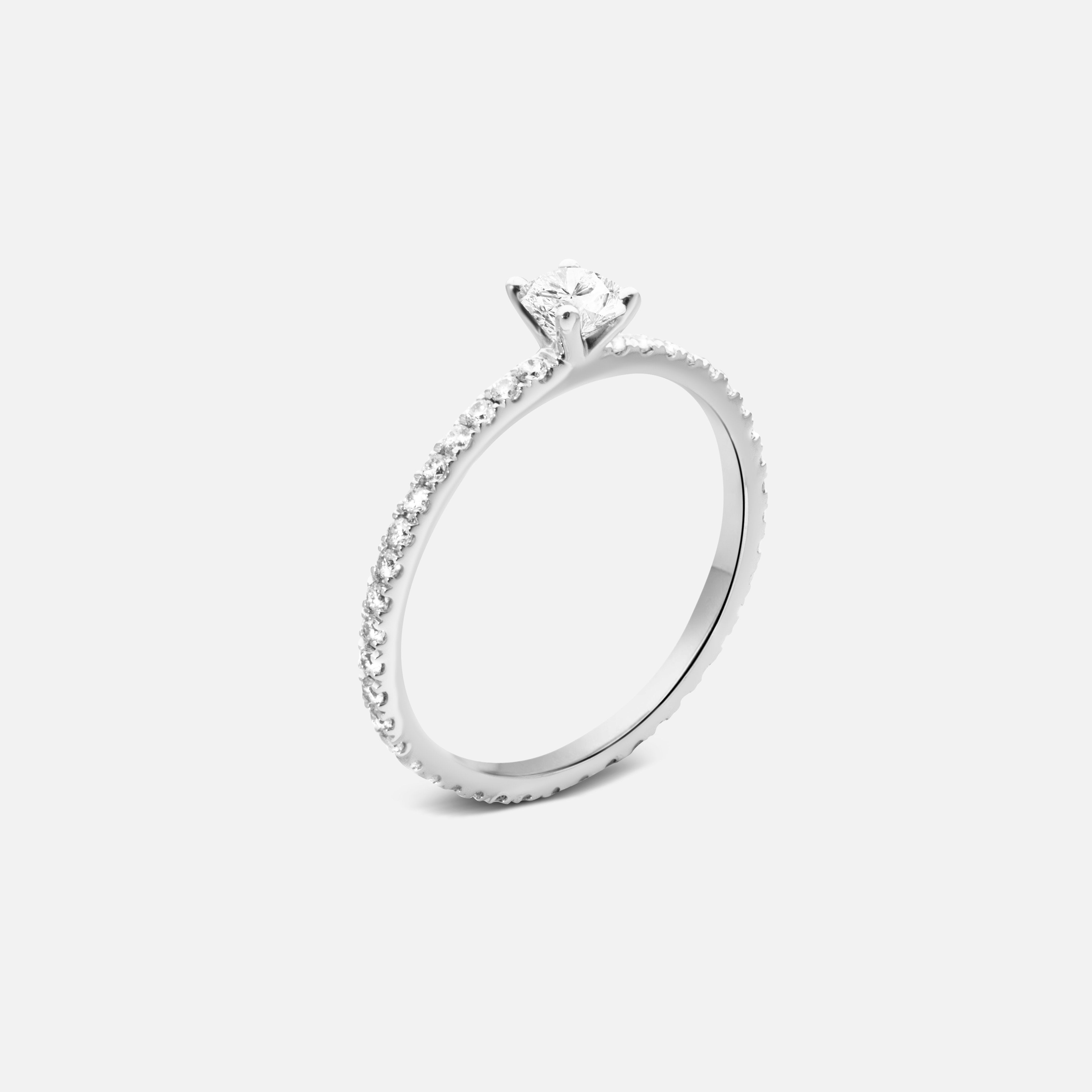 0,3ct Round Side Stone Diamond Ring