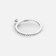 0,3 Karat runder Diamantring mit Seitensteinen