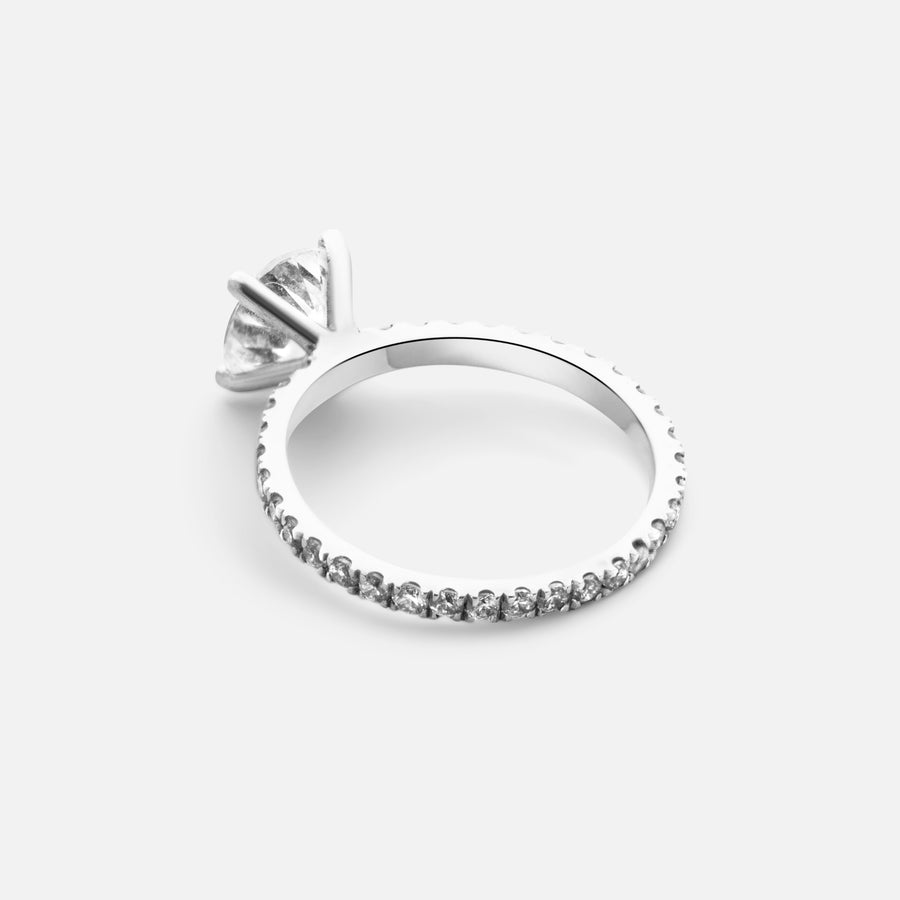 1,5ct Round Side Stone Diamond Ring
