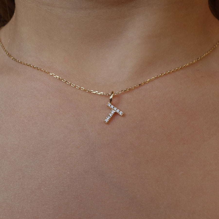Bokstavshalsband med diamanter