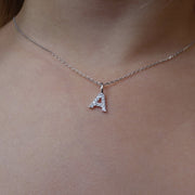 Bokstavshalsband med diamanter