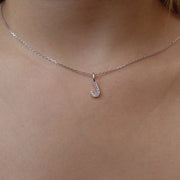 Bokstavshalsband med diamanter