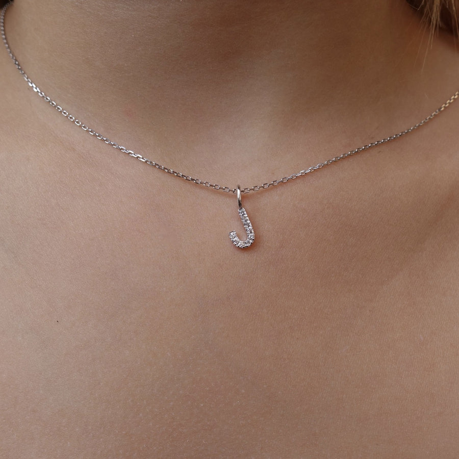 Bokstavshalsband med diamanter